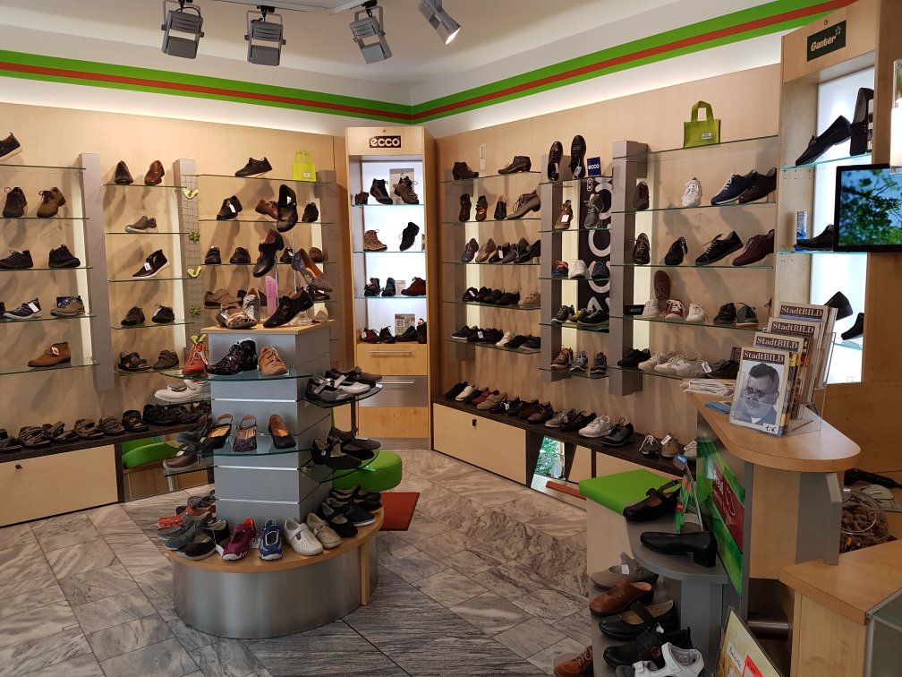 Komfortschuhe mit Platz für Einlagen im Ladengeschäft